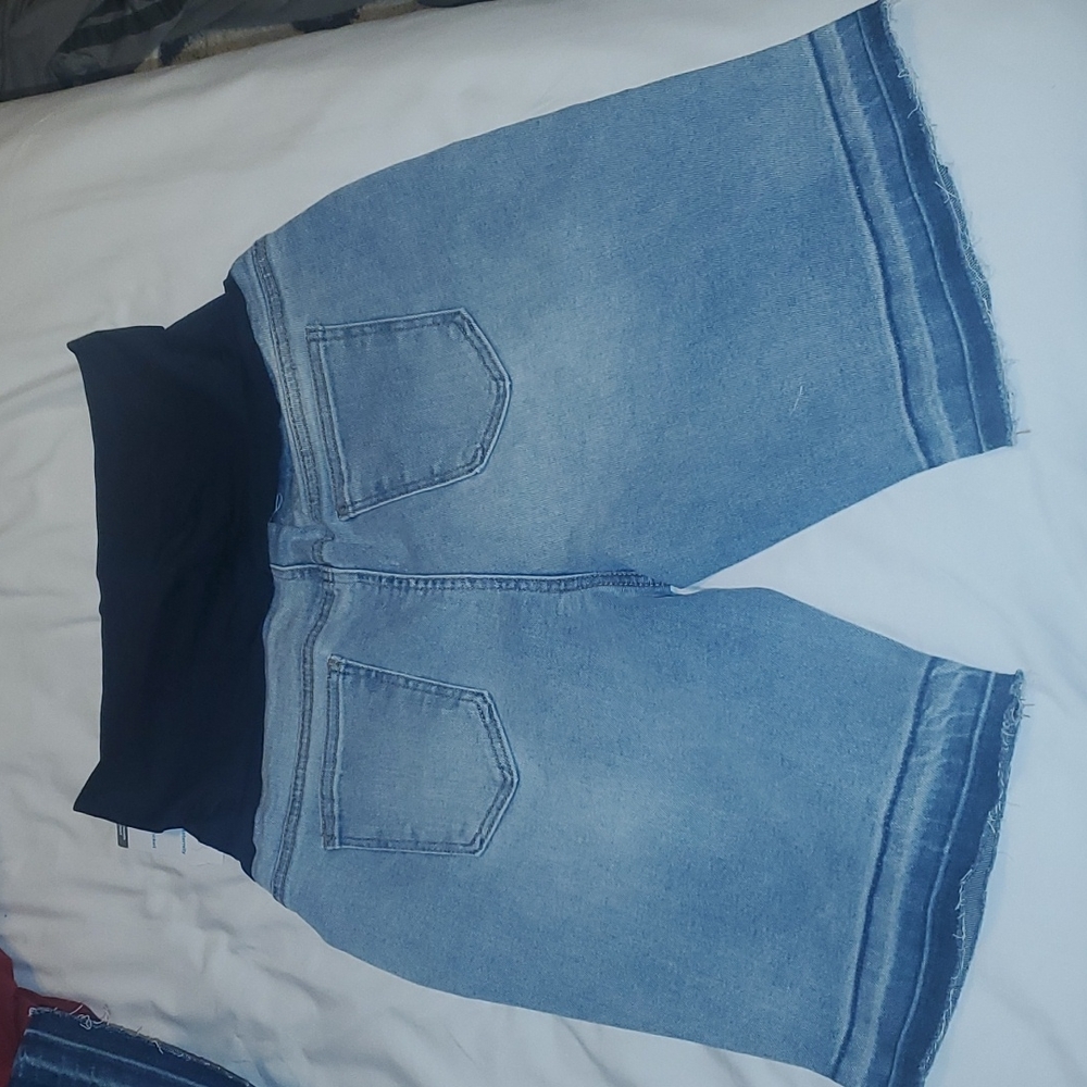 Maternity Bermuda shorts women's size medium - Picture 4 of 4